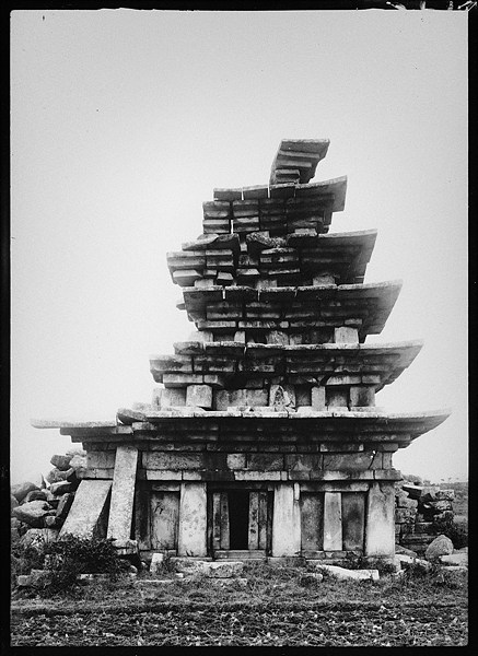 익산 미륵사지 석탑. 1910년 촬영. 사진 제공 국립익산박물관.