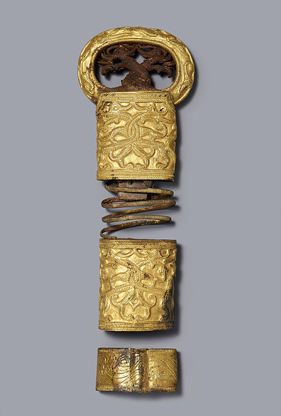‘환두대도’(쌍용무늬 둥근 고리 칼 손잡이 장식, 보물 제776호), 사진 제공 국립중앙박물관.
