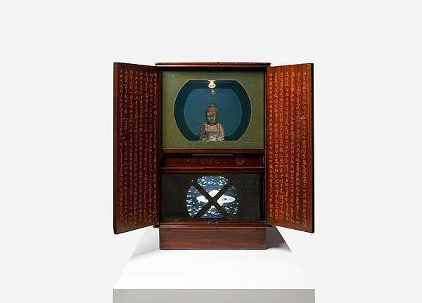 백남준, 반야심경, 1988, 혼합재료, 133(h)×50.6×94cm, 개인 소장.