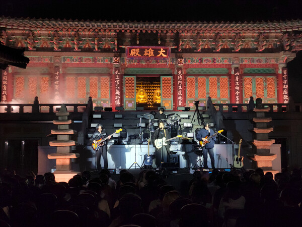 인기 밴드 쏜애플이 3월 18일 서울 삼각산 정법사에서 콘서트를 열었다./사진=이창윤 기자