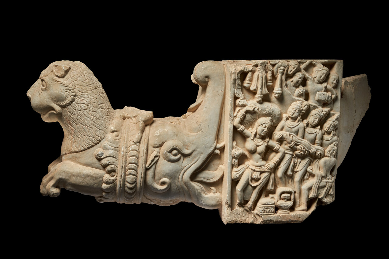 마카라와 사자, 그리고 석가모니의 탄생 이야기, 3~4세기, 인도 파니기리스투파사이트. 국립중앙박물관 제공.