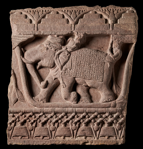 사리함을 옮기는 코끼리, 기원전 2세기 후반, 바르후트, 알라하바드박물관, ⓒ The Metropolitan Museum of Art/Thierry Ollivier. 사진 제공 국립중앙박물관.
